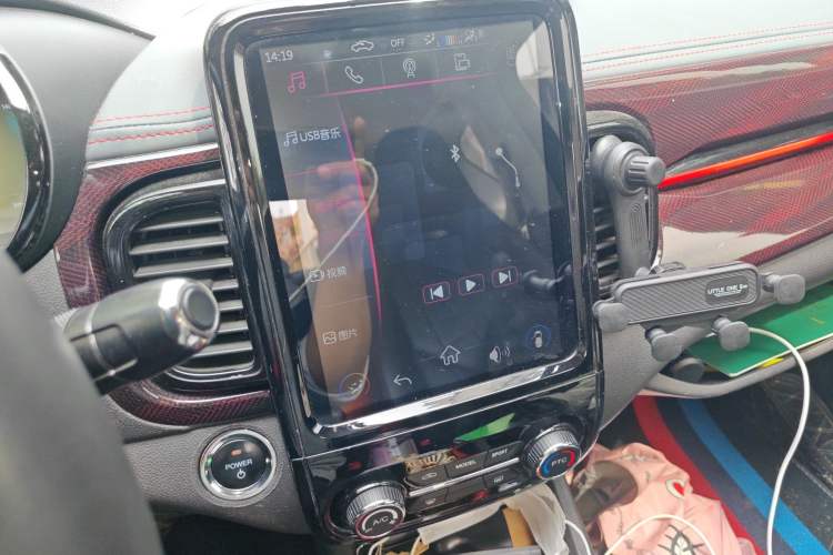 Used Chery QQ Little Ant 2022 Sweet Pink Edition Half-Sugar Version 3-Cell Lithium 30kW 301km Audio And AC Panel