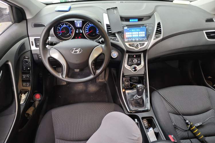Used Hyundai Elantra (5th Generation / Langdong) 2015 1.6L Manual Leading Model Center Console