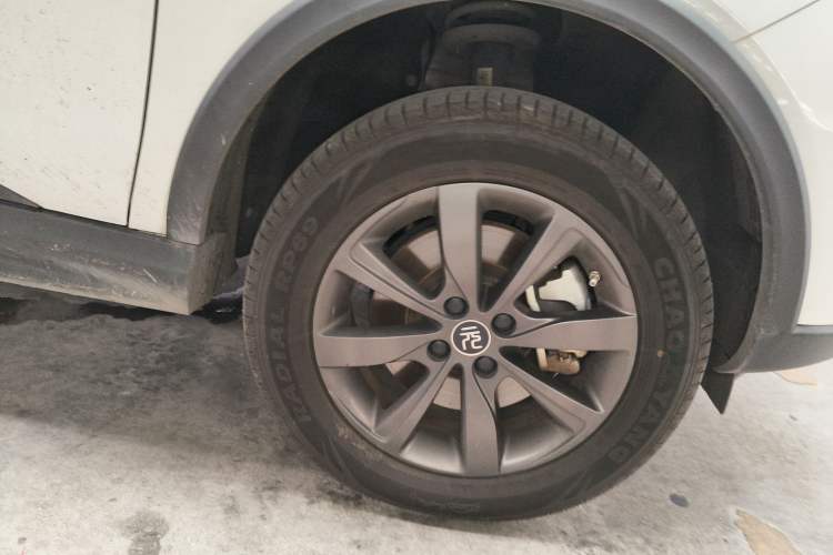 Used BYD Yuan New Energy 2019 EV535 Smart Connect Trendsetting Model Right Front Wheel Hub