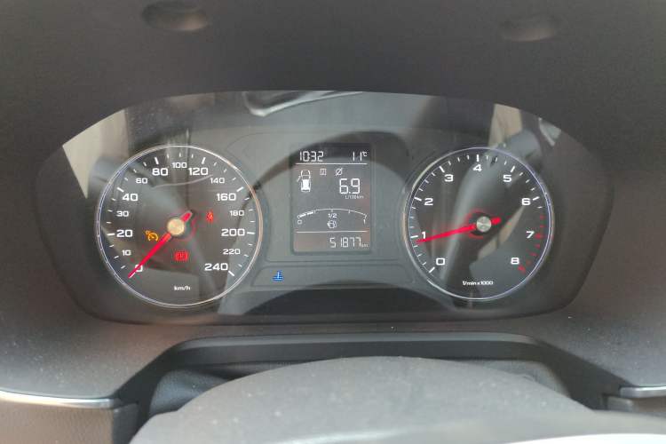 Used Roewe RX5 2018 20T Two-Wheel Drive Manual Internet Smart Edition