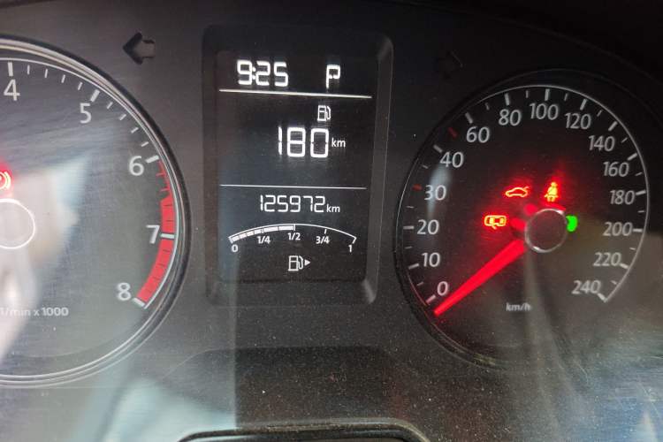 Used Volkswagen Gran Lavida 2013 1.6L Automatic Fashion Model
