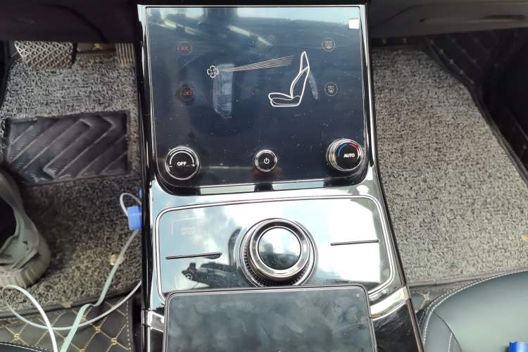 Used NETA U 2023 NETA U-Ⅱ 400 U Show Edition – Lithium Iron Phosphate
