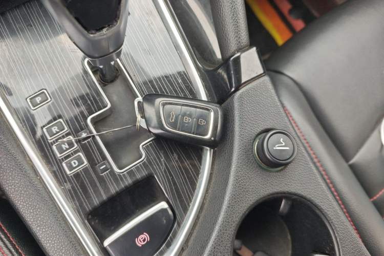 Used Dongfeng Aeolus AX7 2016 2.0L Automatic Zhiyi Trim
