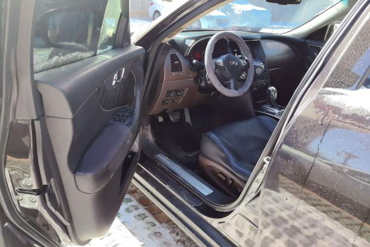 Used Infiniti FX 2011 FX35 Supreme Edition
