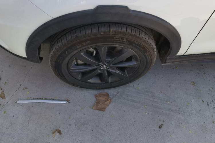 Used BYD Yuan New Energy 2019 EV535 Smart Connect Trendsetting Model Left Front Wheel Hub