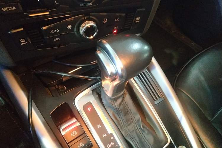 Used Audi Q5 2016 40 TFSI Trendy Edition Gear Lever