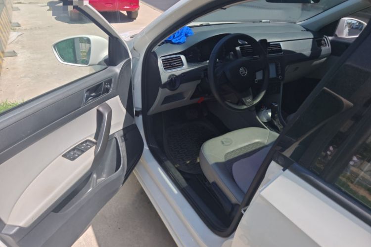 Used Skoda Rapid 2015 1.6L Automatic Smart Selection Model