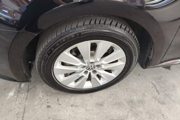 Used Volkswagen Lavida 2013 Restyled Classic 1.6L Manual Comfort Edition Left Front Wheel Hub