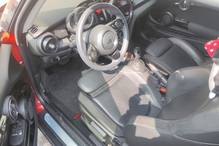 Used MINI 2019 1.5T COOPER Artist
