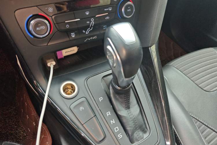 Used Ford Focus 2015 Hatchback EcoBoost 125 Automatic Supreme Style Edition
