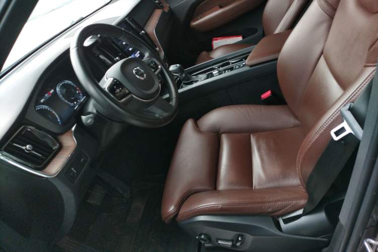 Used Volvo XC60 2021 T5 4x4 Smart Luxury Edition Left Front Seat