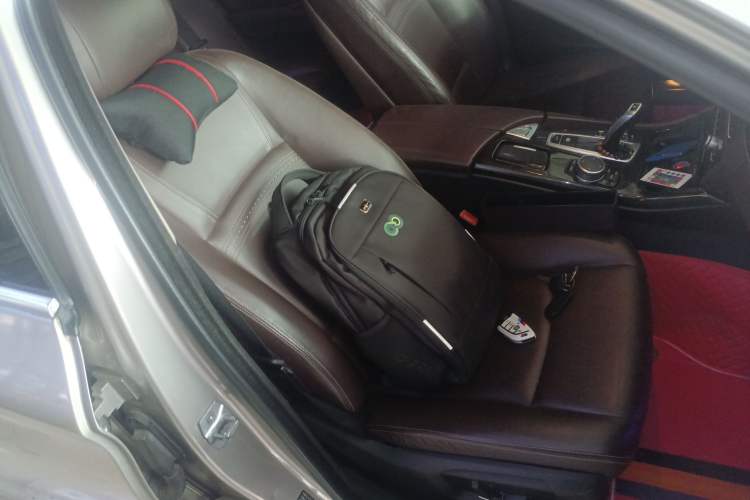 Used BMW 5 Series 2014 525Li Luxury Design Package Right Front Seat