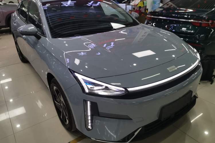 Used Geely Galaxy L6 2025 EM-i 140km Explorer+ Edition Front Right 45 Deg