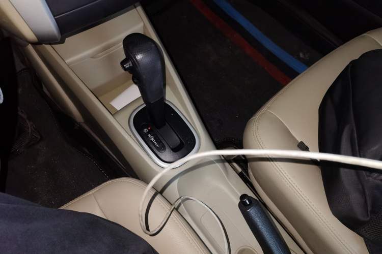 Used Venucia R50 2012 1.6L Automatic Prestige Edition Gear Lever