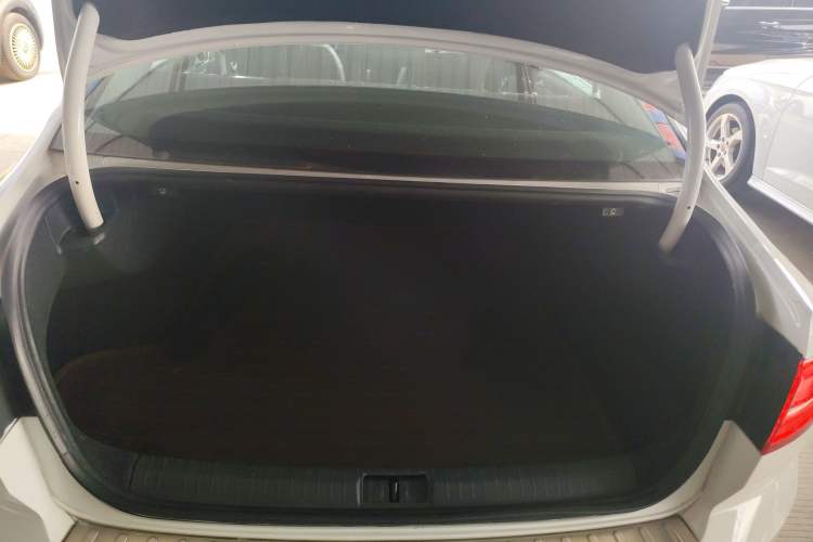 Used Volkswagen Magotan 2017 280TSI DSG Leading Edition Trunk