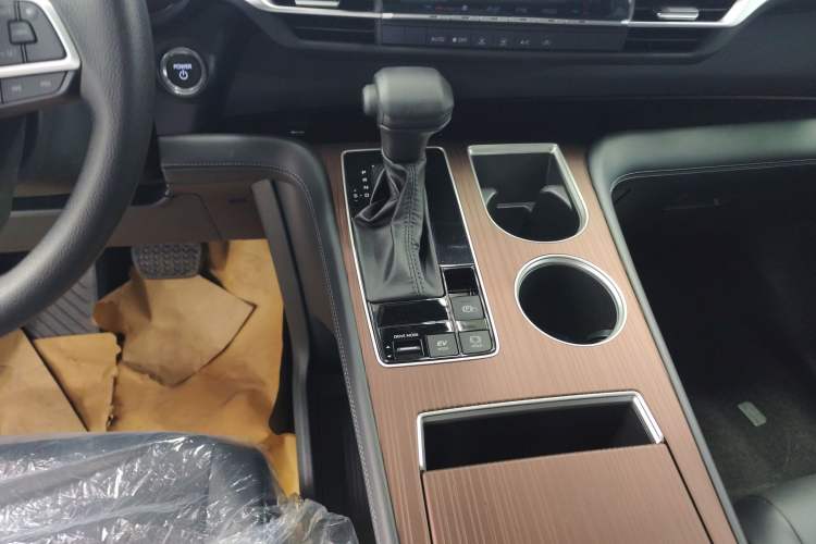 Used Toyota Granvia 2026 Model 2.5L Hybrid Comfort Edition