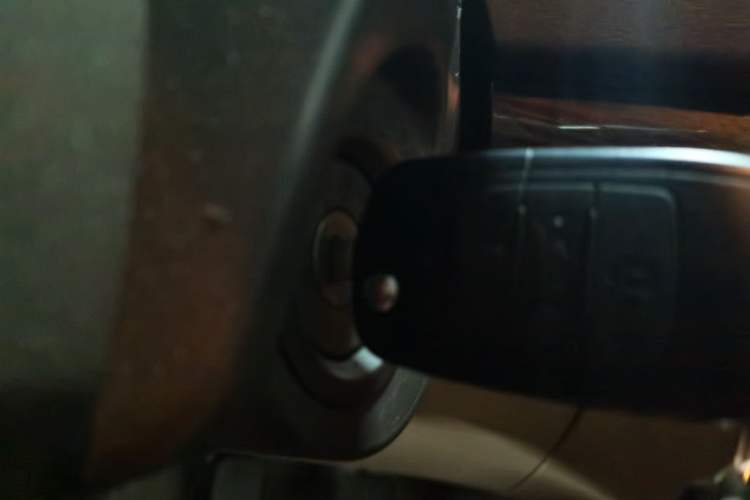 Used Baojun 730 2015 1.8L Manual Luxury Navigation ESP Version 7-seater Vehicle Key