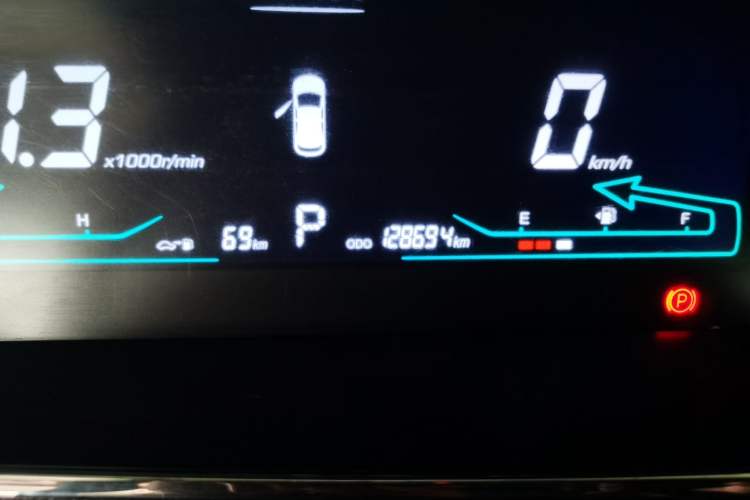 Used CHANGAN KAICHENG Oushang A600 2018 1.6L Automatic Elite Model Odometer Close Up