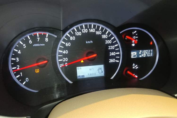 Used Nissan Quest 2015 3.5L SL Odometer Close Up