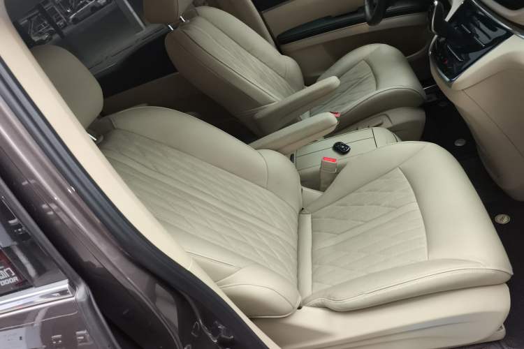 Used Buick GL8 2023 Land Business Class Smart Deluxe Model Right Front Seat