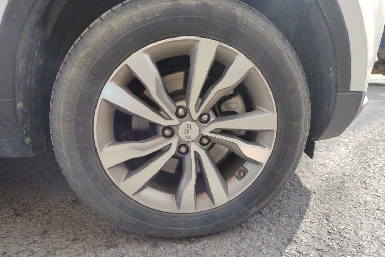 Used Geely Auto Emgrand X7 Sport 2016 2.0L Manual Smart Connect Version