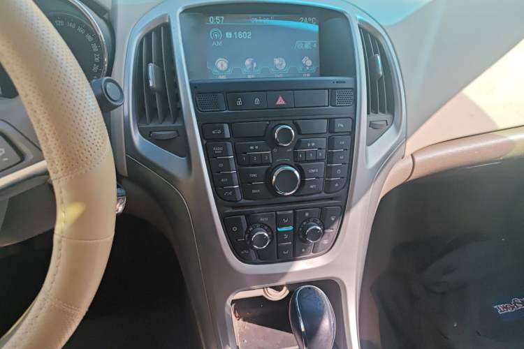 Used Buick GT 2013 GT 1.6L Automatic Fashion Edition Audio And AC Panel