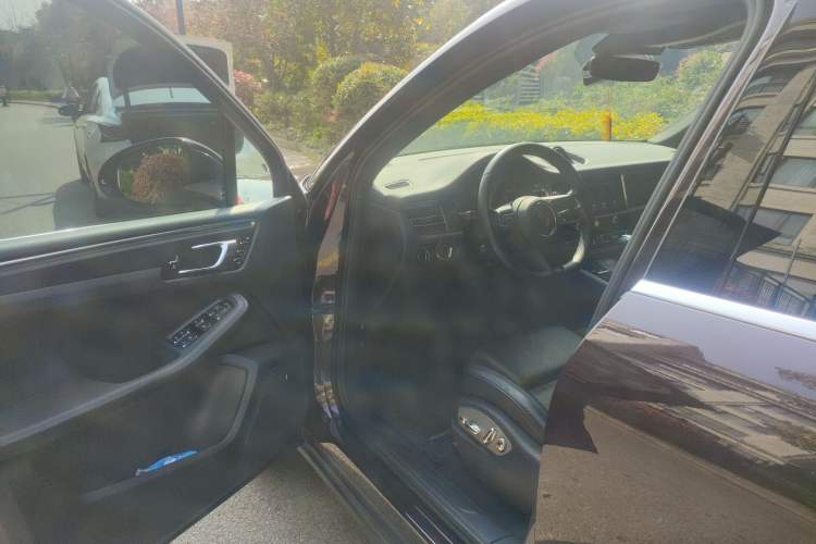 Used Porsche Macan 2024 Macan 2.0T Driver Seat