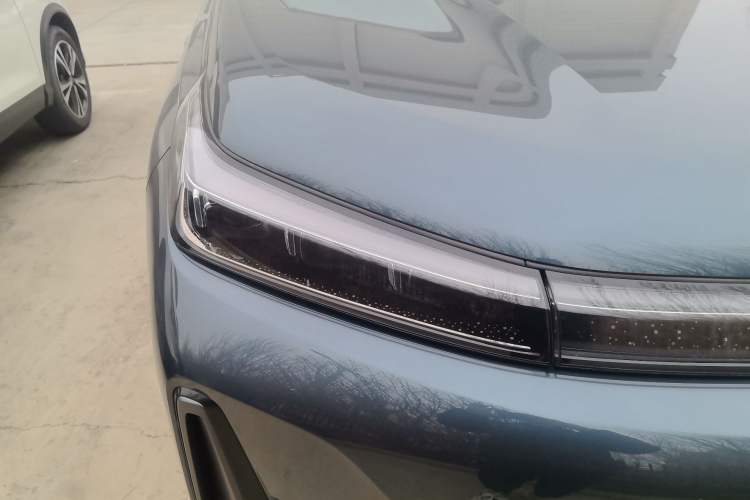 Used Geely Galaxy M9 2025 Model 230km Two-Wheel-Drive Exploration Edition Right Front Headlight