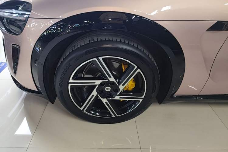 Used Xiaomi Auto YU7 2025 Ultra-Long Range Rear-Wheel Drive Version Left Front Wheel Hub