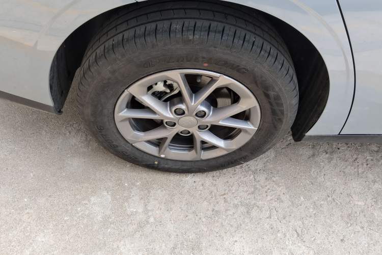 Used Geely Galaxy L6 2025 EM-i 60km Launch Edition Exterior 5