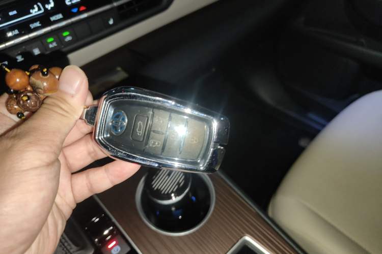 Used Toyota Granvia 2023 2.5L Hybrid Prestige PLUS Edition Vehicle Key