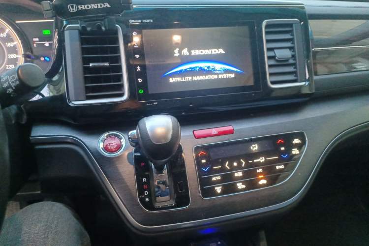 Used Honda Elysion 2016 2.4L Luxury Edition
