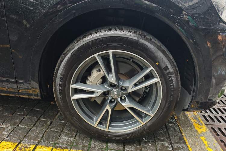 Used Audi Q5L 2020 Updated 40 TFSI Prestige Fashion Edition Right Front Wheel Hub