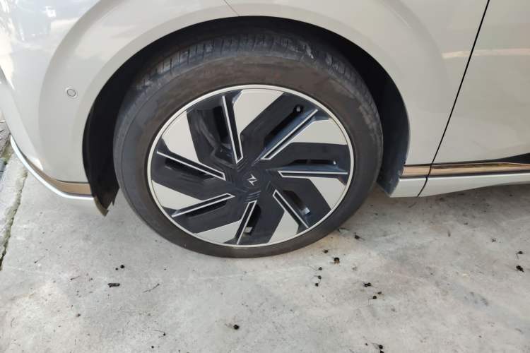 Used Dongfeng eπ eπ008 2024 210Max Range-Extended Version 6 Seats