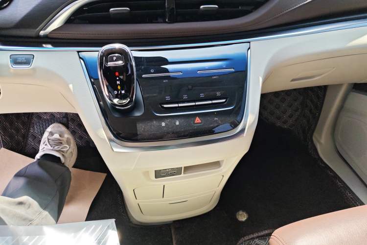 Used Buick GL8 2022 Land Cruiser Executive Class 652T Comfort Model