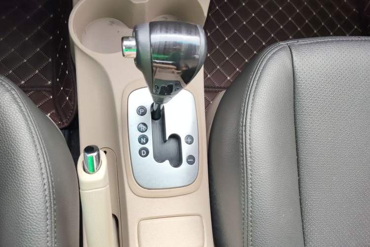 Used Kia Sportage 2013 2.0L Automatic Two-Wheel Drive GL Trim Gear Lever