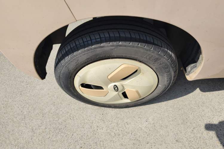 Used Chery QQ Ice Cream 2022 120km Conical Shape Lithium Iron Phosphate
