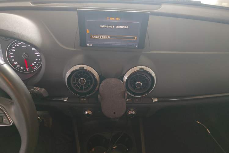 Used Audi A3 2020 Sportback 35 TFSI Fashion Edition China VI Emission Standard Audio And AC Panel