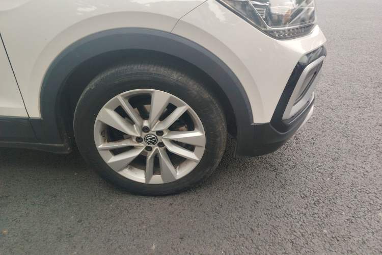 Used Volkswagen T-Cross 2021 280TSI DSG Comfort Edition Right Front Wheel Hub