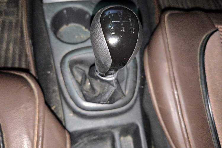 Used Dongfeng Fengon 330 2018 1.5L Manual Practical II DK15 Gear Lever