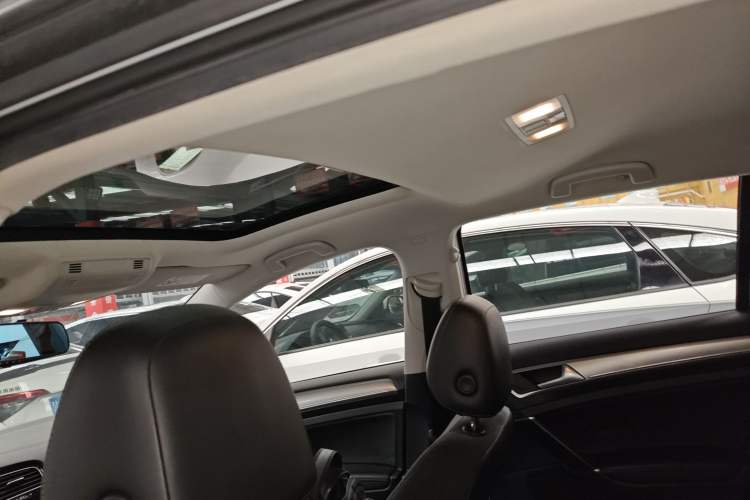 Used Volkswagen Golf 2018 1.6L Automatic Comfort Model Headliner