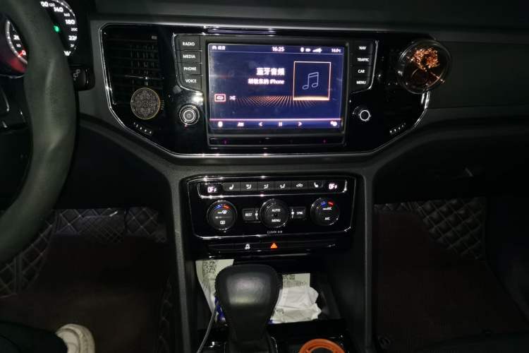 Used Volkswagen Teramont 2017 380TSI Four-Wheel Drive Luxury Edition Audio And AC Panel