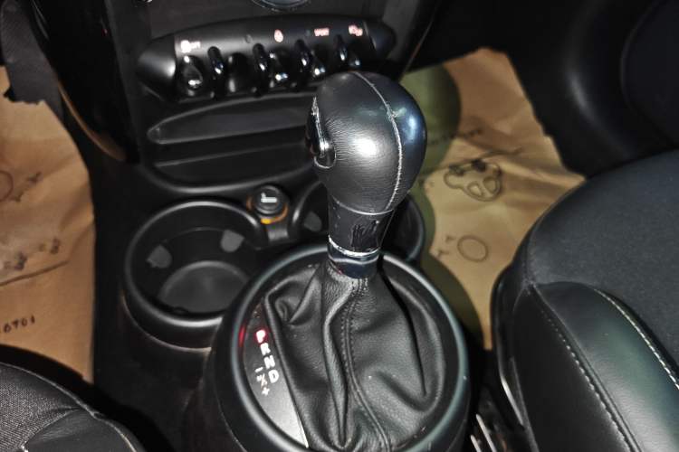 Used MINI Countryman 2014 1.6T COOPER ALL4 Fun Gear Lever