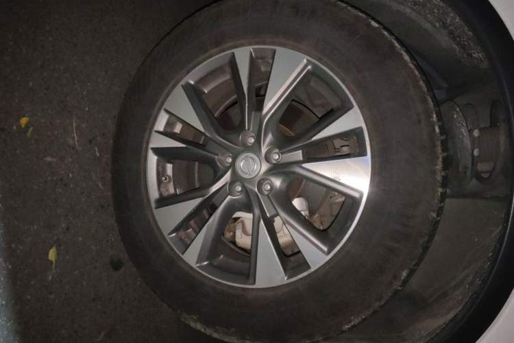 Used Nissan Murano 2021 2.5L XL Two-Wheel Drive Smart Connect Luxury Edition Right Front Wheel Hub