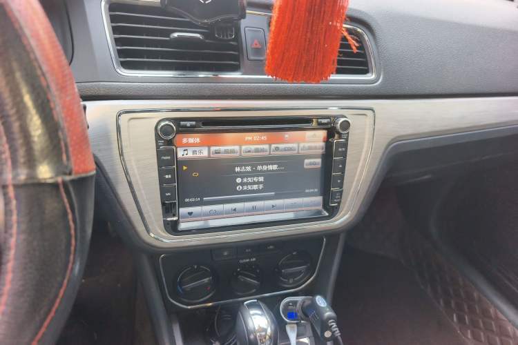 Used Volkswagen Lavida 2015 1.6L Automatic Comfort Edition Audio And AC Panel