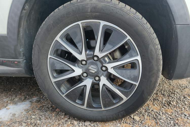 Used Suzuki S-Cross 2015 1.4T Automatic 4x4 Prestige Model Right Front Wheel Hub