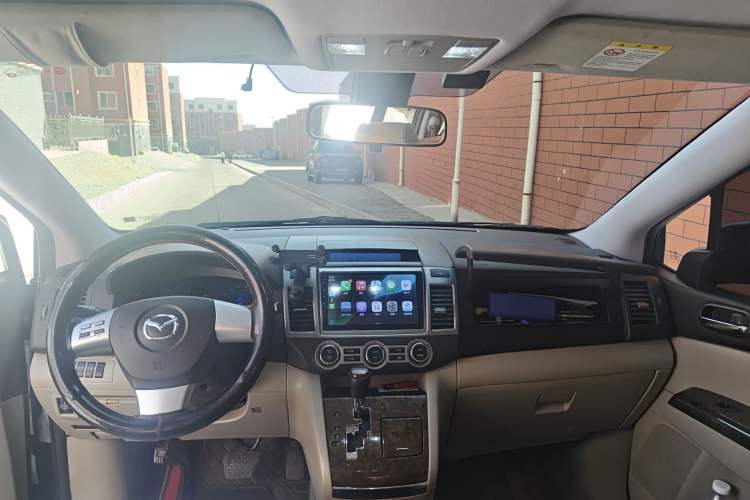 Used Mazda 8 2011 2.3L Deluxe Edition Center Console