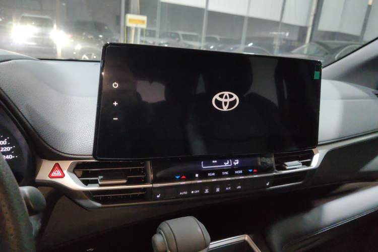 Used Toyota Sienna 2026 Model 2.5L Dual-Engine Two-Wheel-Drive Luxury Edition