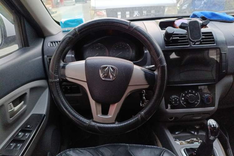 Used BAIC Weiwang M20 2014 1.5L practical type BJ415A Steering Wheel