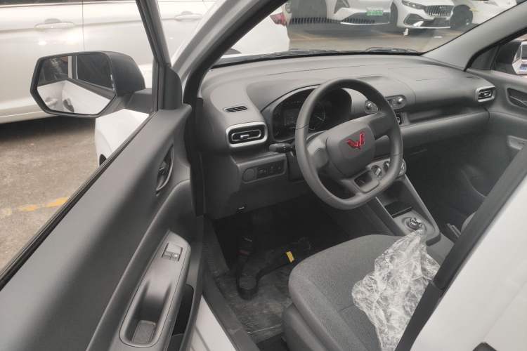 Used Wuling Hongguang New Energy 2025 Extended-Range Hybrid 50 km Utility Version